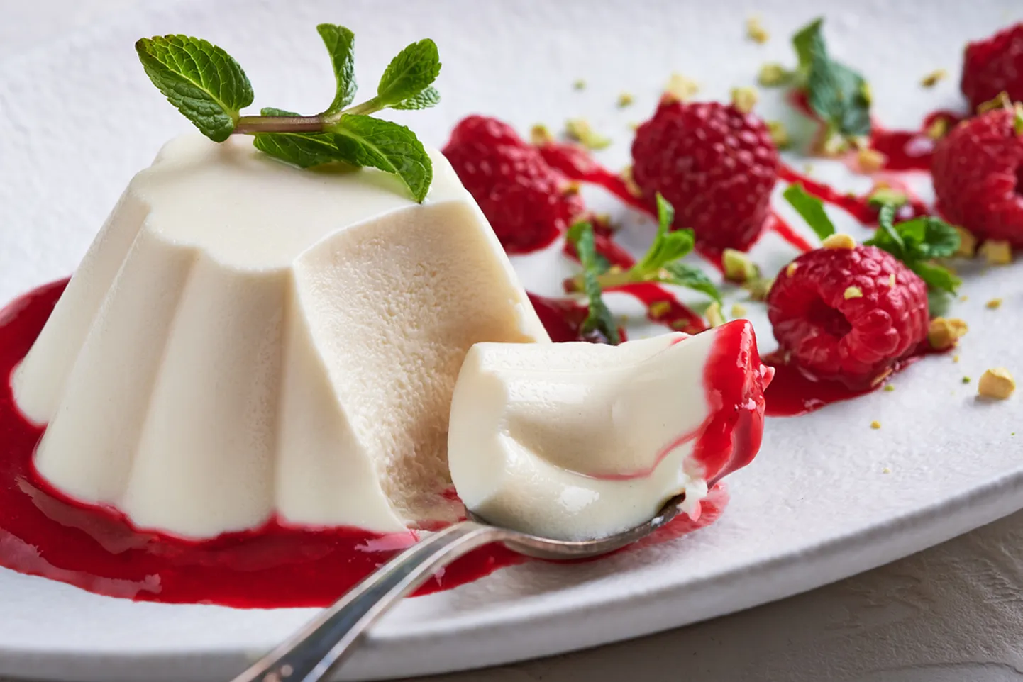 Panna cotta. Pilt on illustreeriv.