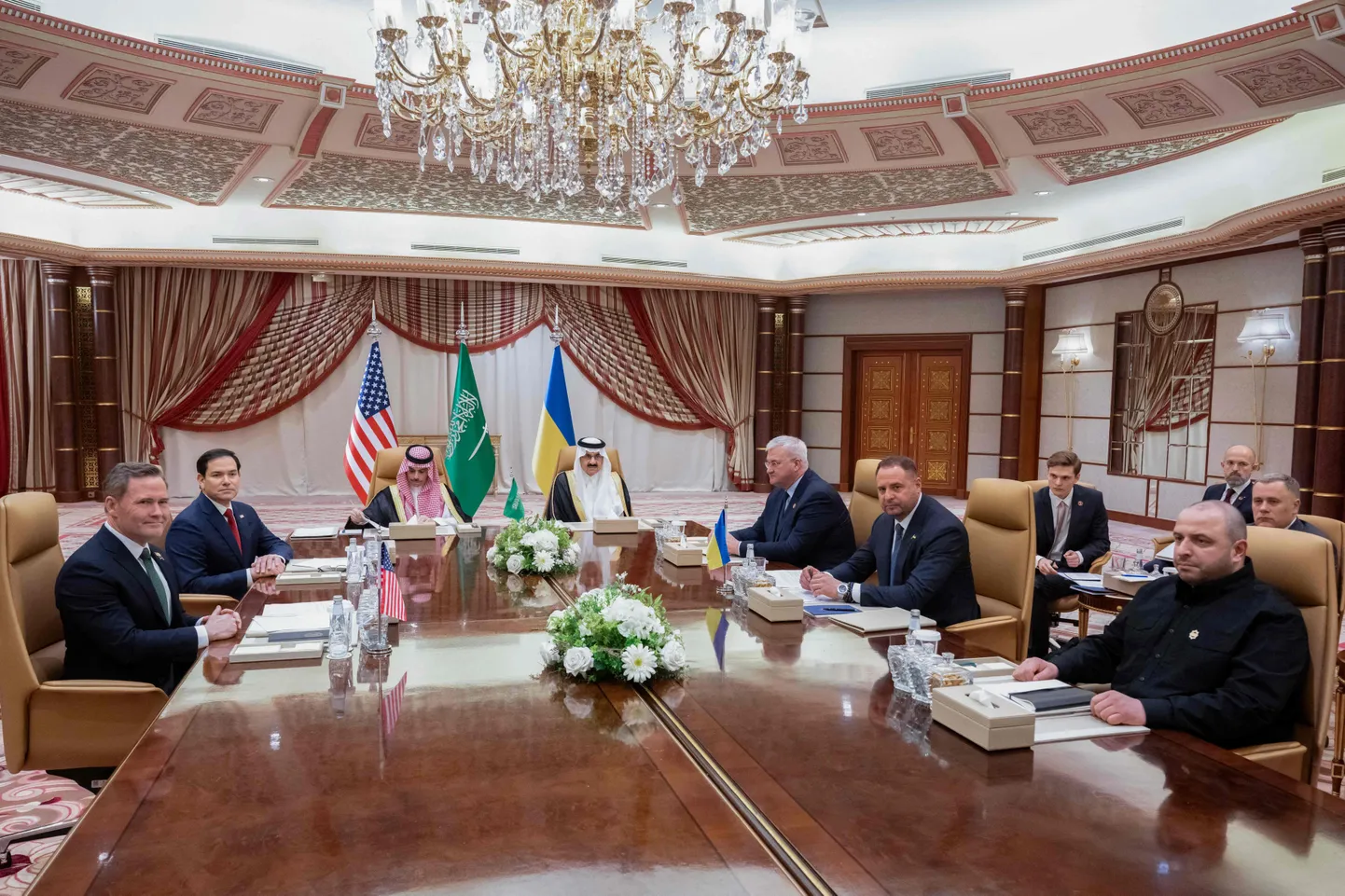 USA ja Ukraina delegatsioonid Saudi Araabias.