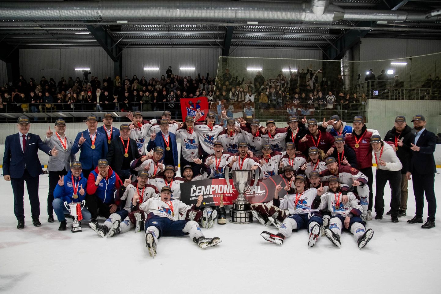Hokeja klubs "Zemgale"/LLU svin 2023. gada Latvijas čempionu titulu