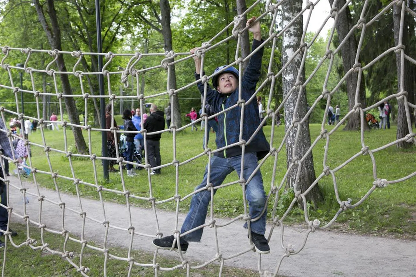 Lastekaitsepäeval saab lossimägedes turnida ja oma osavust proovile panna.