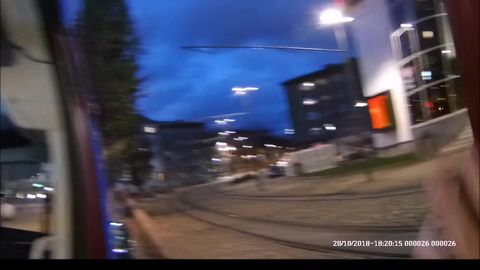 Полиции удалось найти водителя, решившего в Таллинне погонять на отцовской машине и чуть не сбившего человека