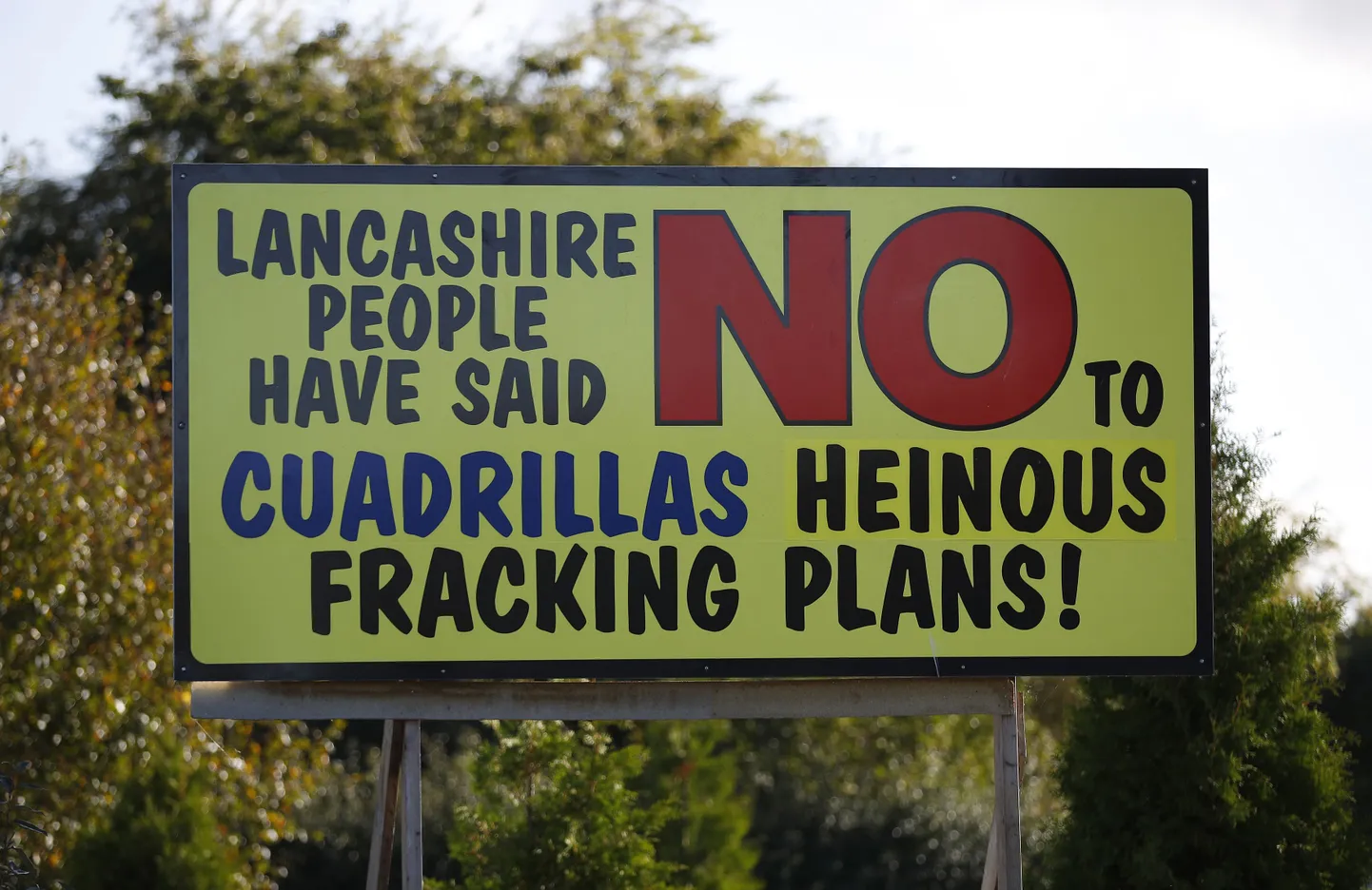 Frakkimisvastaste plakat Lancashire´is.