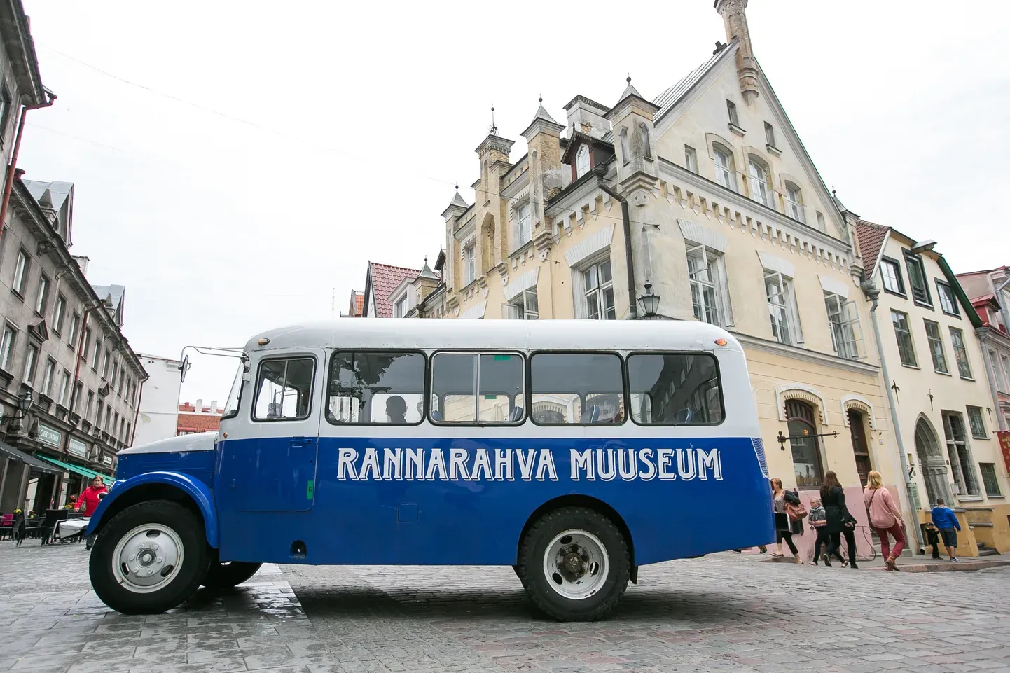 Посетителей музейных дискотек будет перевозить ретро-автобус.