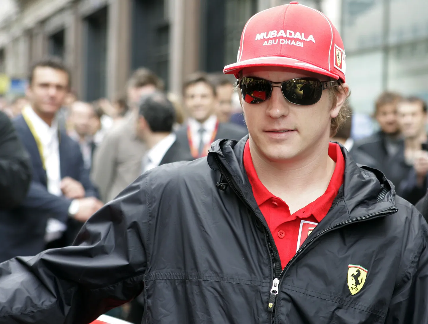 Ferrari piloot Kimi Räikkönen Londonis Ferrari uue poe avamisel