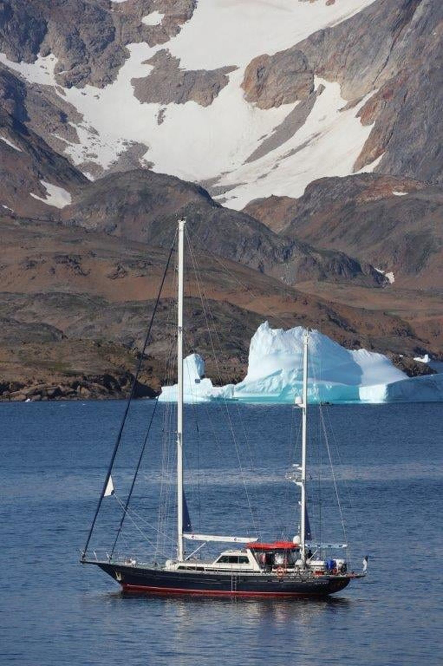 Ekspeditsioonilaev Gröönimaa vetes