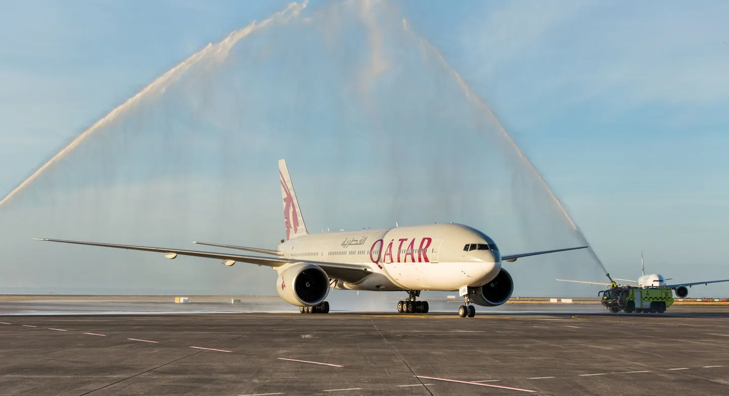 Auckland Airport tervitab esimest Qatar Airwaysi lendu traditsiooniliselt veekahuritega. 6. veebruar. 2017