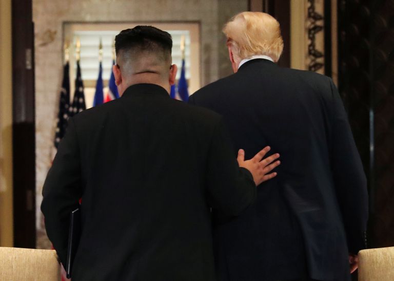 Donald Trump ja Kim Jong-un (vasakul) Singapuris