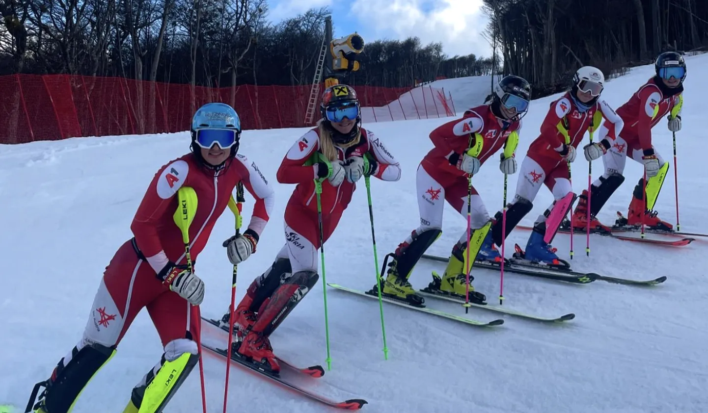 Austria mäesuusatajad vasakult: Kathi Huber, Kathi Gallhuber, Nina Astner, Kathi Truppe ja Lisa Hörhager.