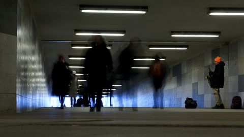 Rosina palielināt piemaksas apmēru tehniskā darba veicējiem valsts un pašvaldību iestādēs