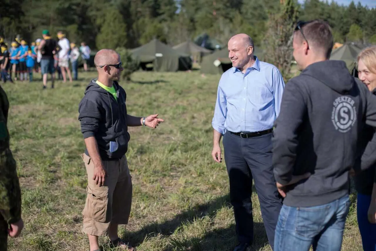 Kaitseminister Jüri Luik kohtus noortega.