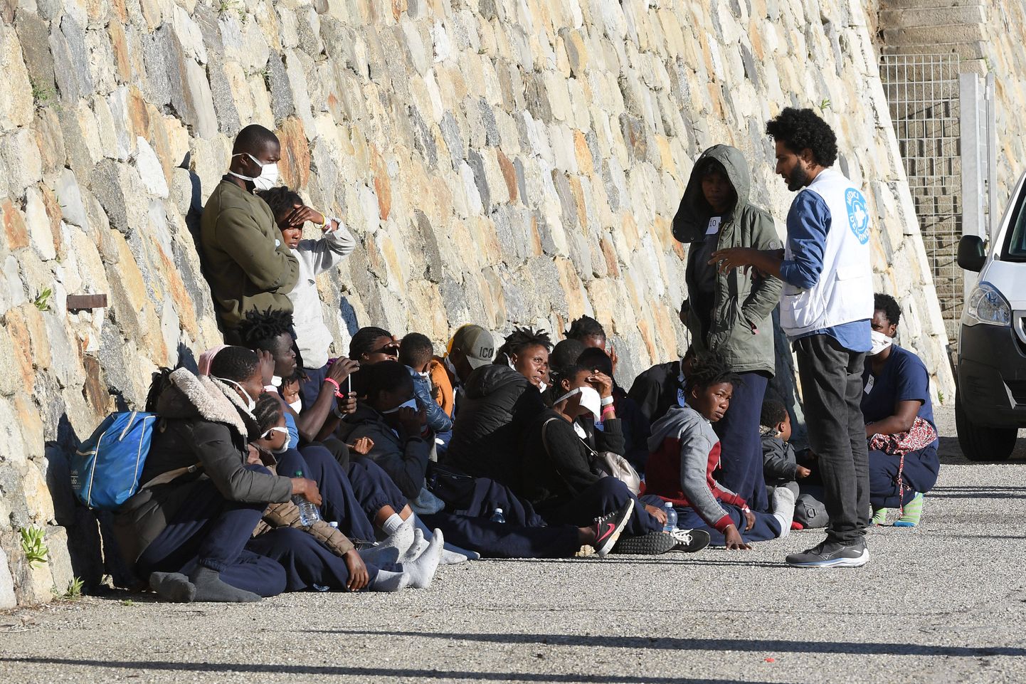 Vahemerelt päästetud migrandid Lõuna-Itaalias Reggio Calabria sadmalinnas 8. november 2022.