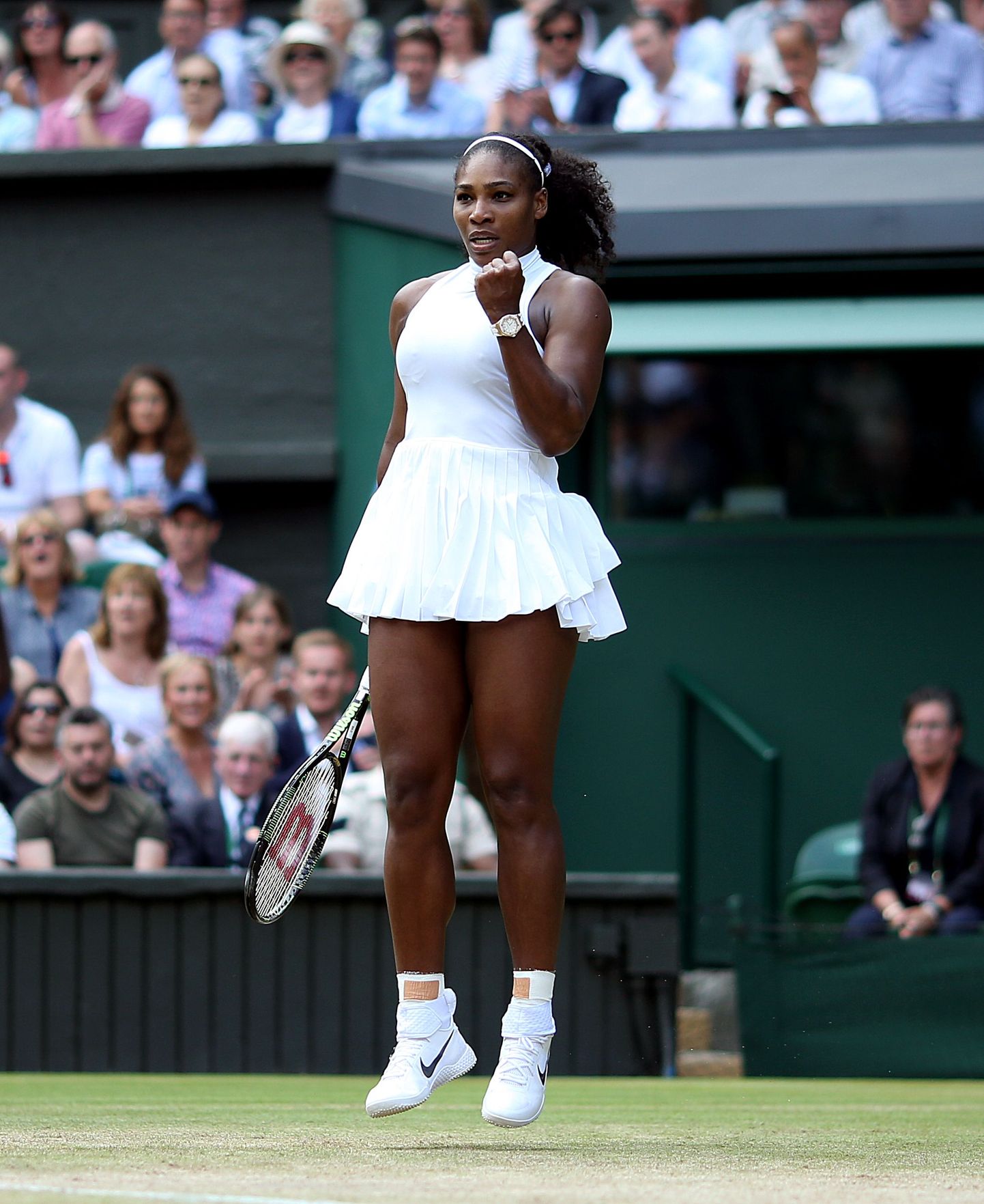 Serena Williams tähistamas poolfinaali jõudmist.