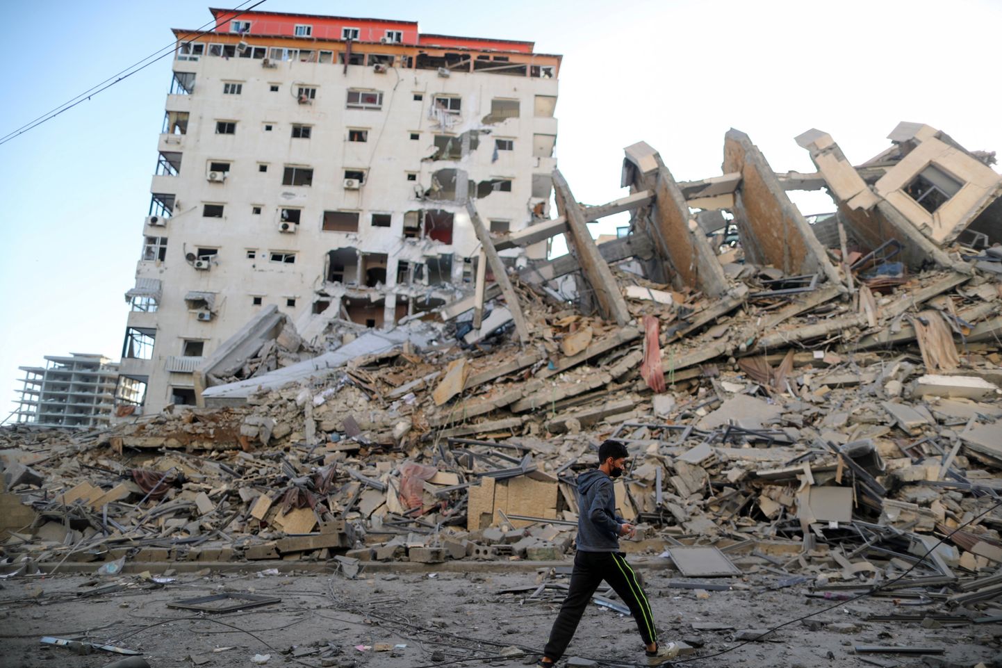 Gazas joslā izpostītās ēkas reaktīvo iznīcinātāju triecienos.