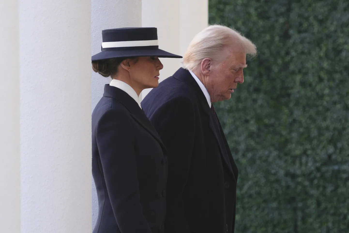 Donald Trump ja tema abikaasa Melania saabusid ametisseastumise päeva hommikul teenistusele St. Johni episkopaalkirikusse, mis asub Valge Maja lähedal.