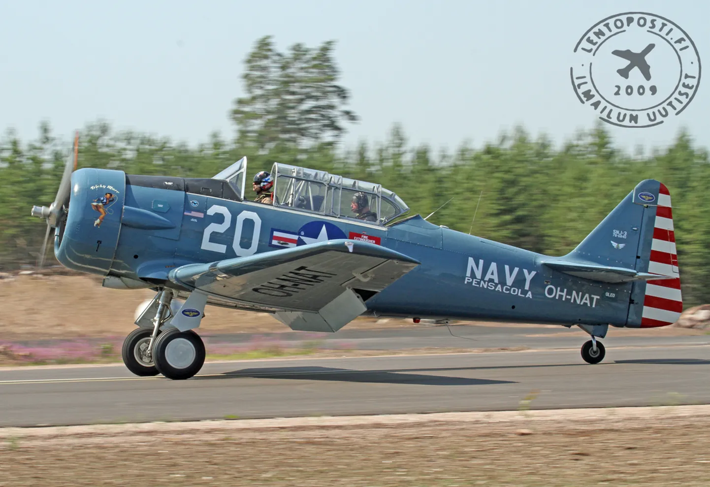 Разбившийся самолет T-6 Texan.