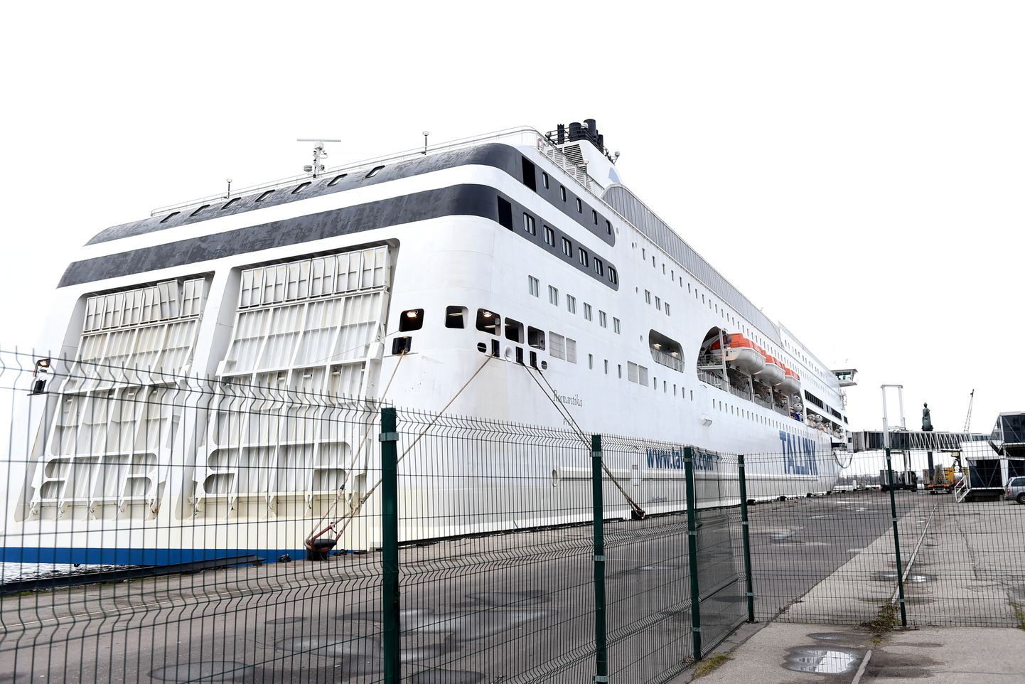 Kruīza prāmis "Tallink Romantika" Rīgas Pasažieru ostā