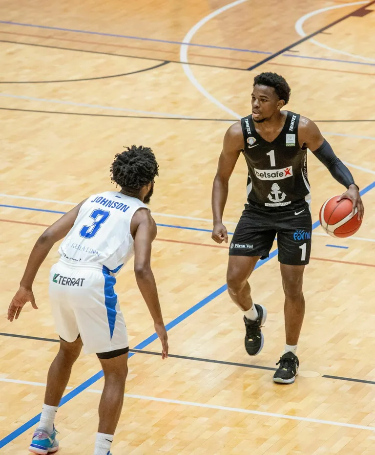 Isaiah Hart sai tänavu 25 mänguga kirja keskmiselt 13,9 punkti, 4,5 söötu ja 3 lauapalli.