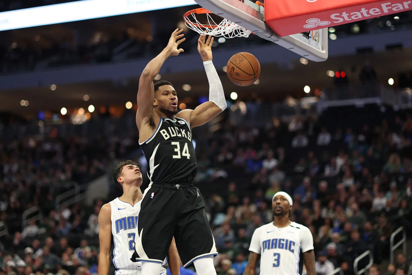 NBA zvaigzne Jannis Adetokunbo