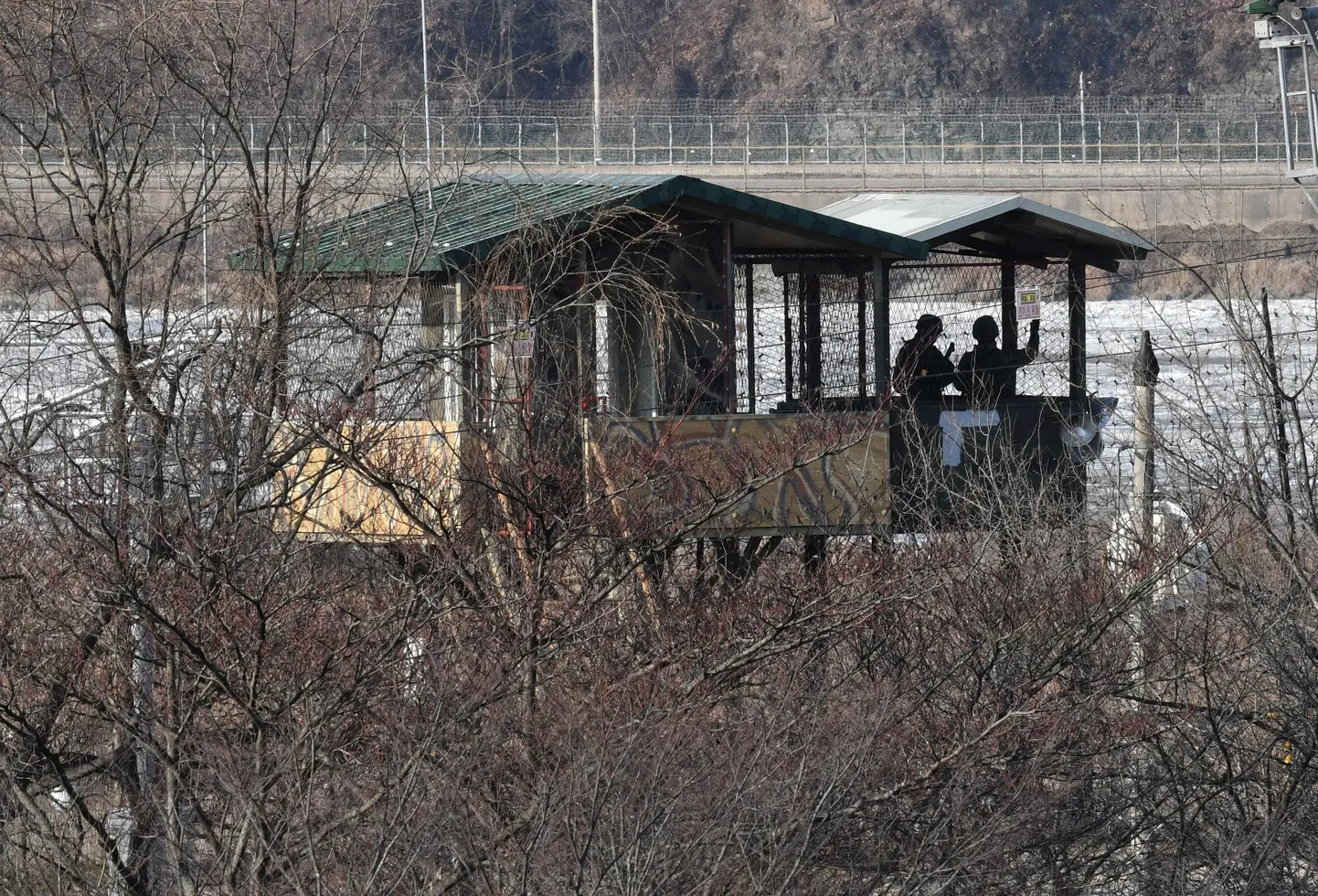 Lõuna-Korea sõdurid üleeile valvepostil Imjingaki rahupargi lähistel kahte Koread eraldava demilitariseeritud tsooni veerel.