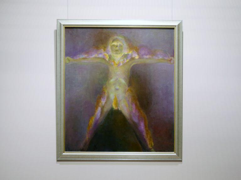 Näitusele siseneja kohtub kõigepealt maaliga «Põlev mees», mille Peeter Mudist maalis aastal 1993 ühe leedu poisi mälestuseks.