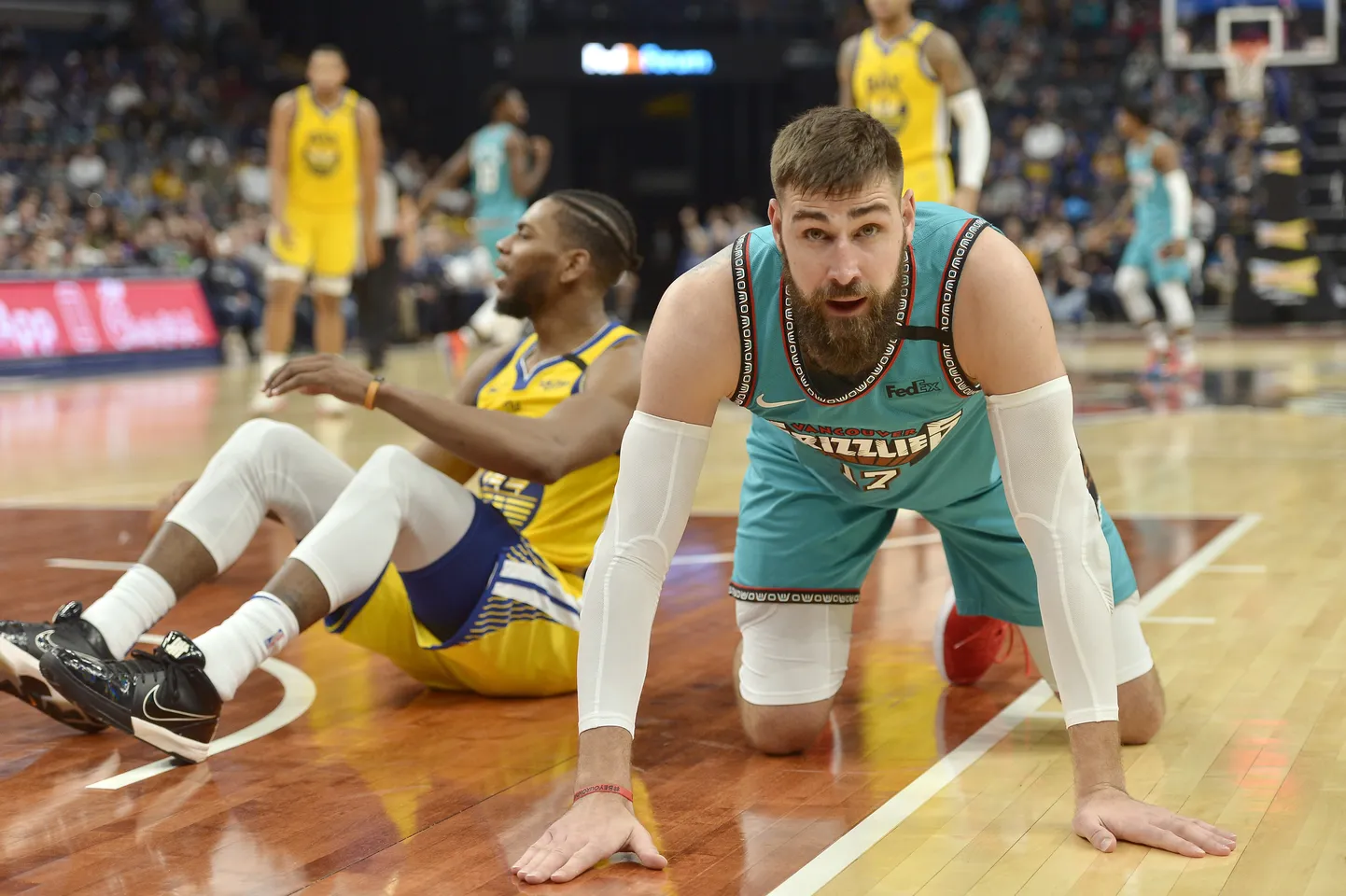 Jonas Valanciunas (paremal).