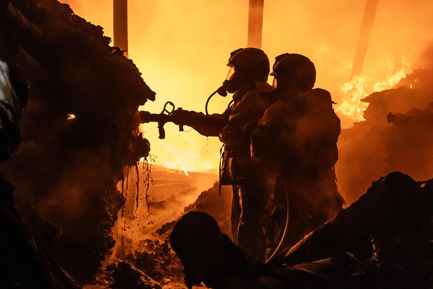 Tuletõrjujad Keenia pealinnas toimunud gaasiplahvatust kustutamas, 2. veebruaril 2024. a.