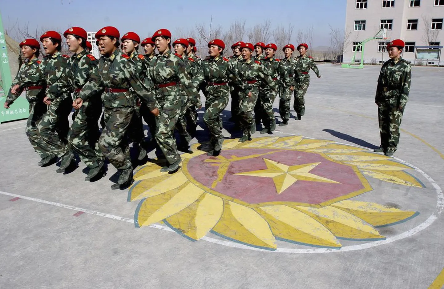 Hiina paramilitaarsed politseinikud uiguuride autonoomses regioonis Xinjiangi provintsis..