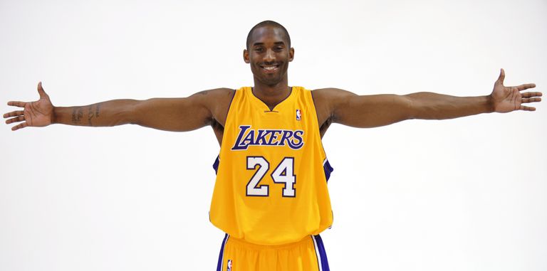 Kobe Bryant 2008 poseerima fotograafile Los Angeles Lakersi mänguvormis.