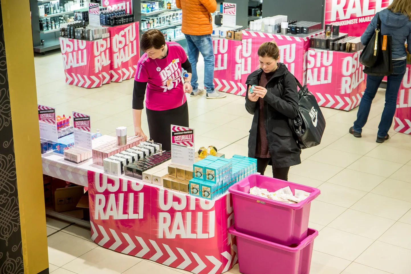 Tallinn, 03.10.2016.
Osturalli kaubamajas. Pildil kastid, kiled.
FOTO:SANDER ILVEST/POSTIMEES
