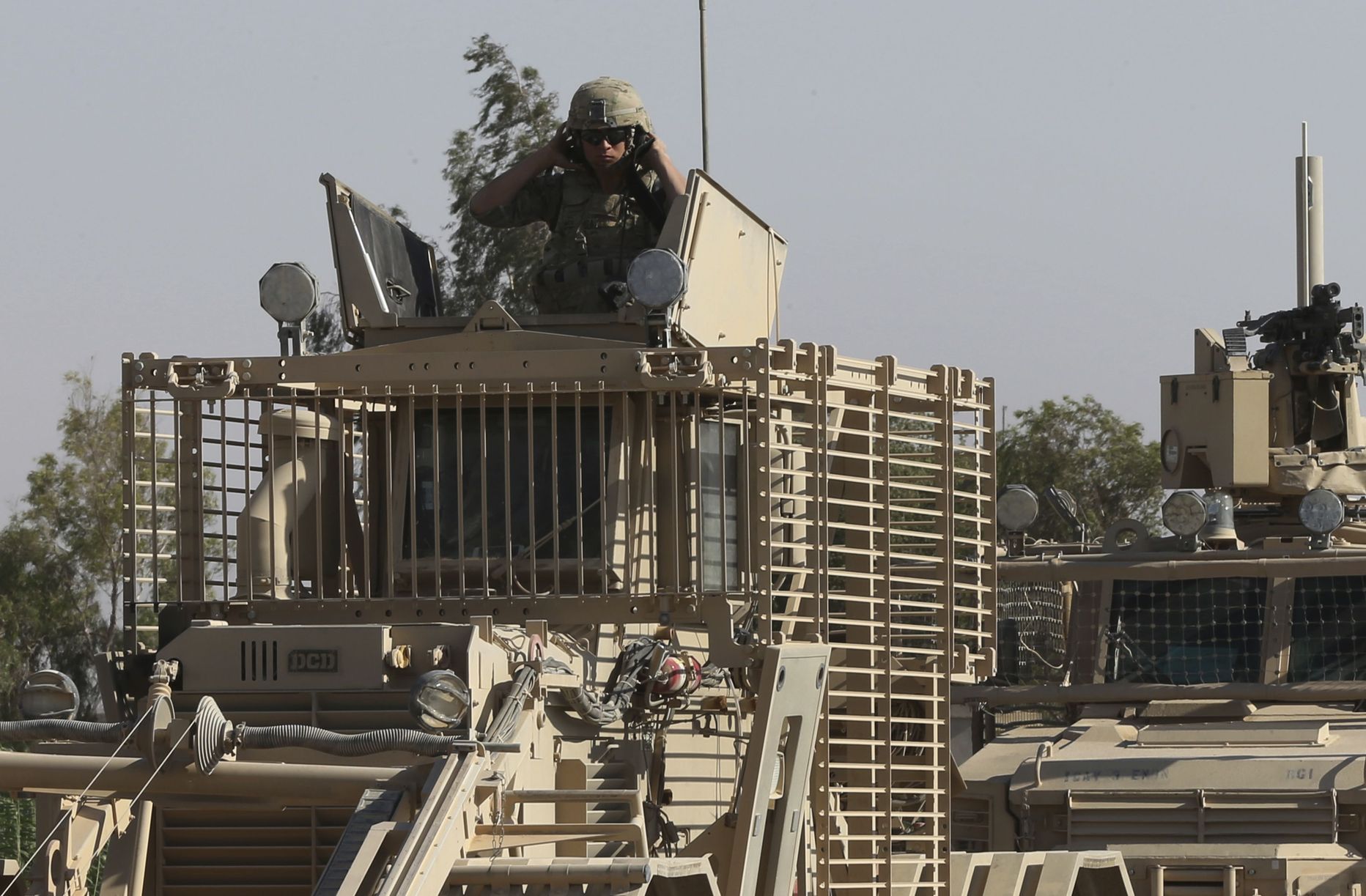 USA sõdur Raqqa lähedal manteel.