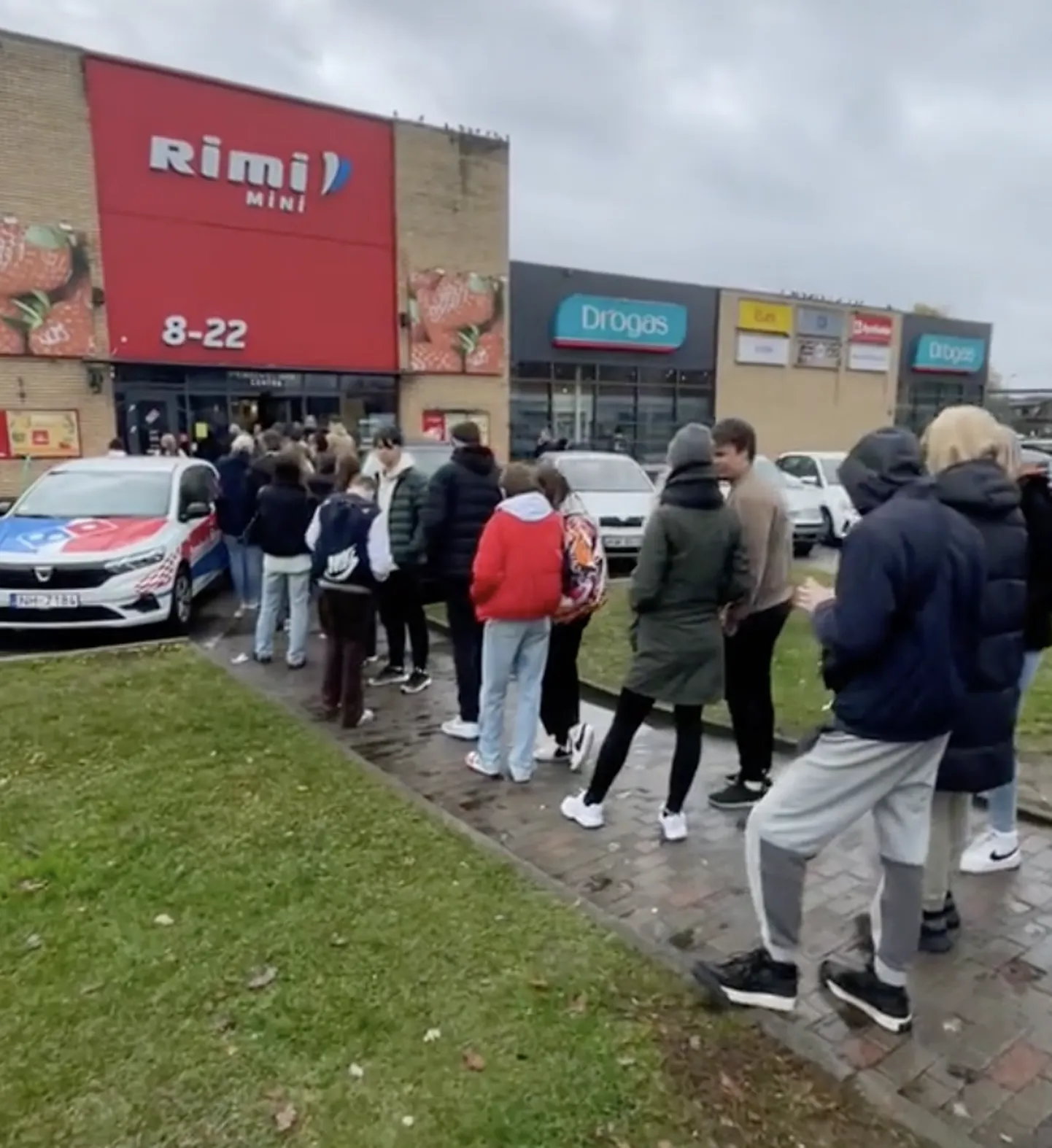 Очередь за пиццей в Пурвциемсе