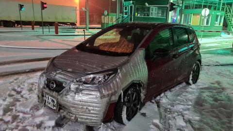 Фото ⟩ Инцидент на границе: гражданин России нашел необычный способ защитить машину от плохих дорог
