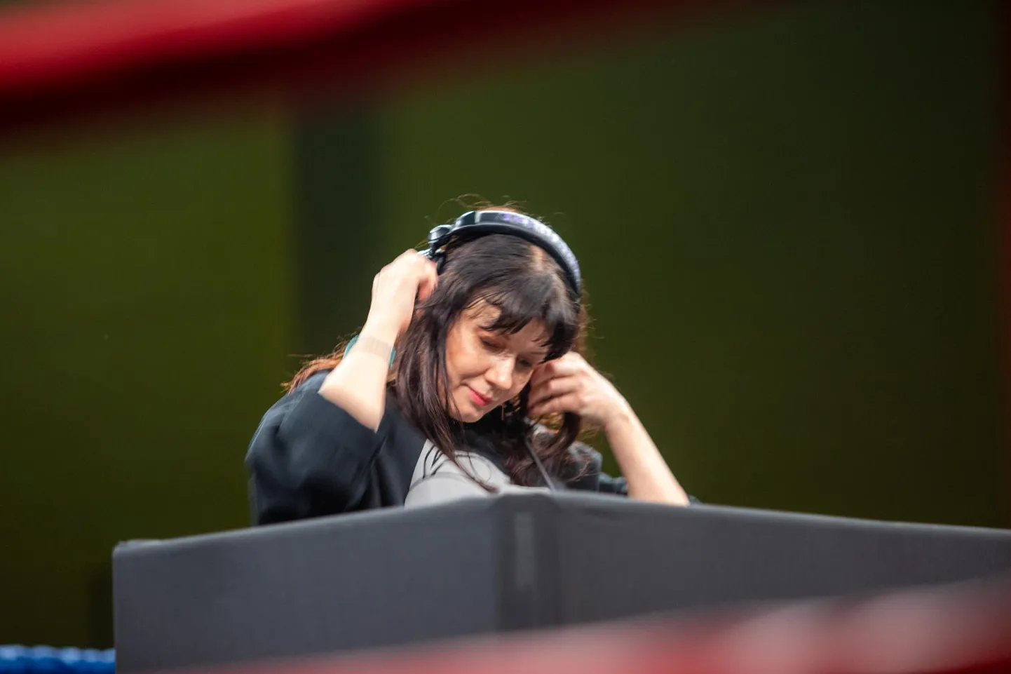 Praegu ministriametit pidav Heidy Purga on DJ-na tegutsenud paar aastakümmet. Siin kandis on teda saanud kuulata mitmel folgifestivali järelpeol ja muulgi puhul. See foto pärineb eelmise aasta 12. veebruaril Abja-Paluojal olnud poksivõistluselt.