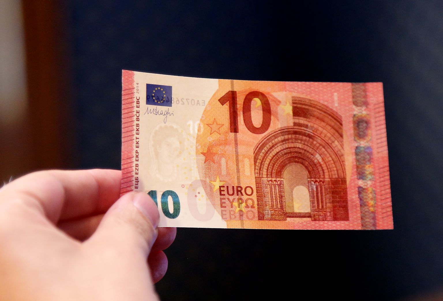 10 eiro banknote.