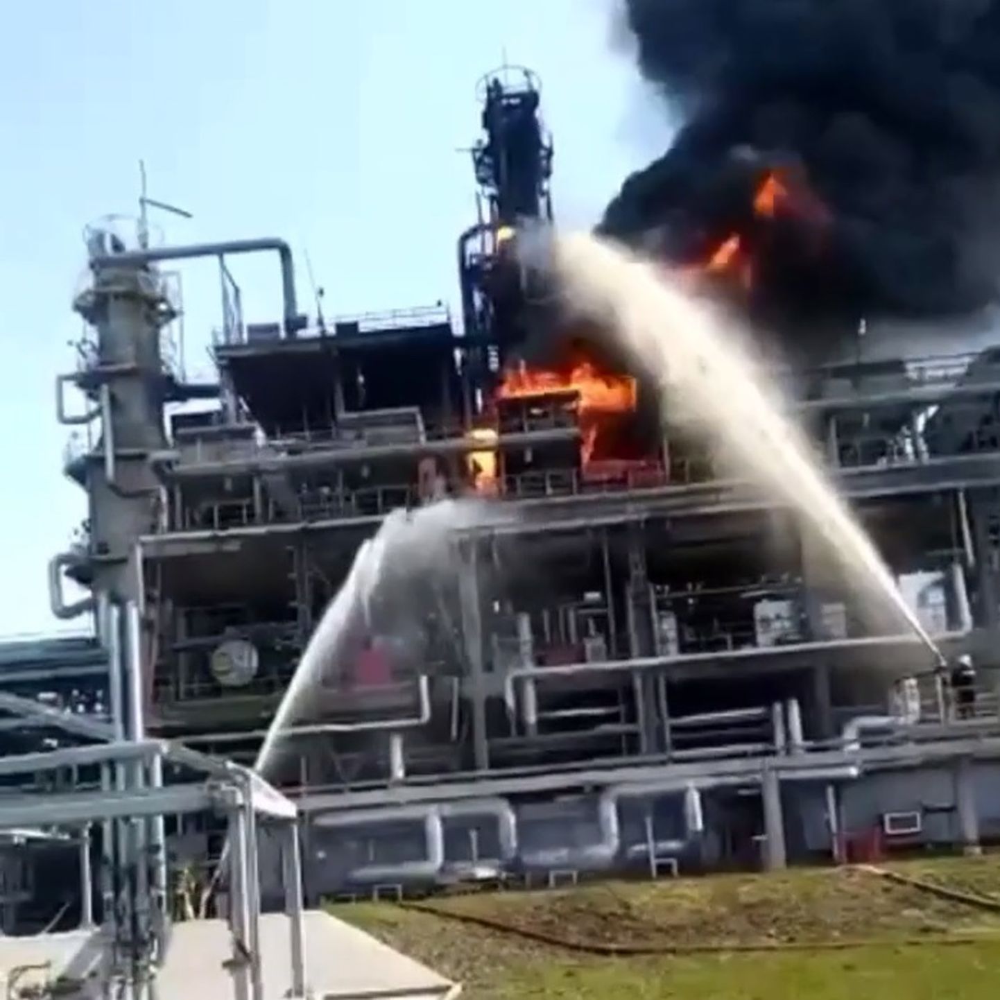 Взрыв на Новошахтинском нефтеперерабатывающем заводе