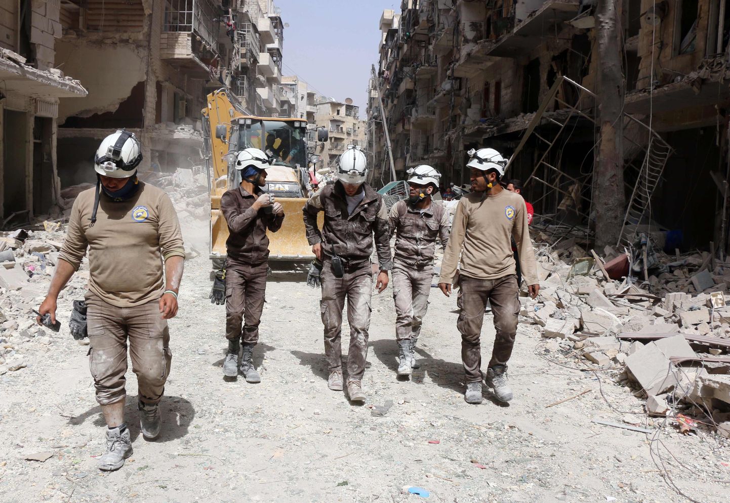 Süüria Valged Kiivrid, ehk vabatahtlikud päästetöötajad.