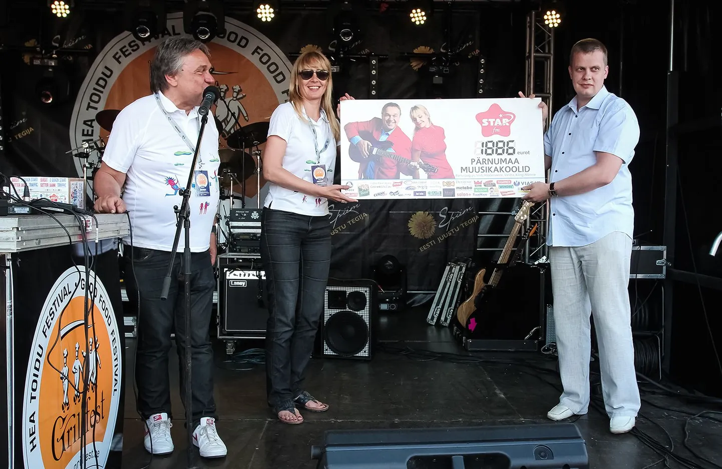 Star FM tšeki üleandmine