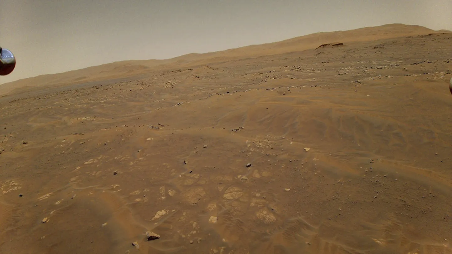 Ingenuity kuuendal lennul tehtud foto. Pilt on tehtud kümne meetri kõrgusel Marsi pinnast