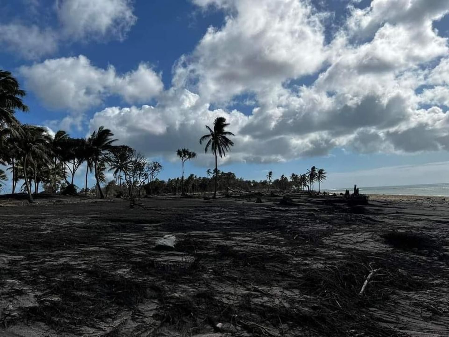 Nukualofa tuhaga kaetud maastik Tongal.