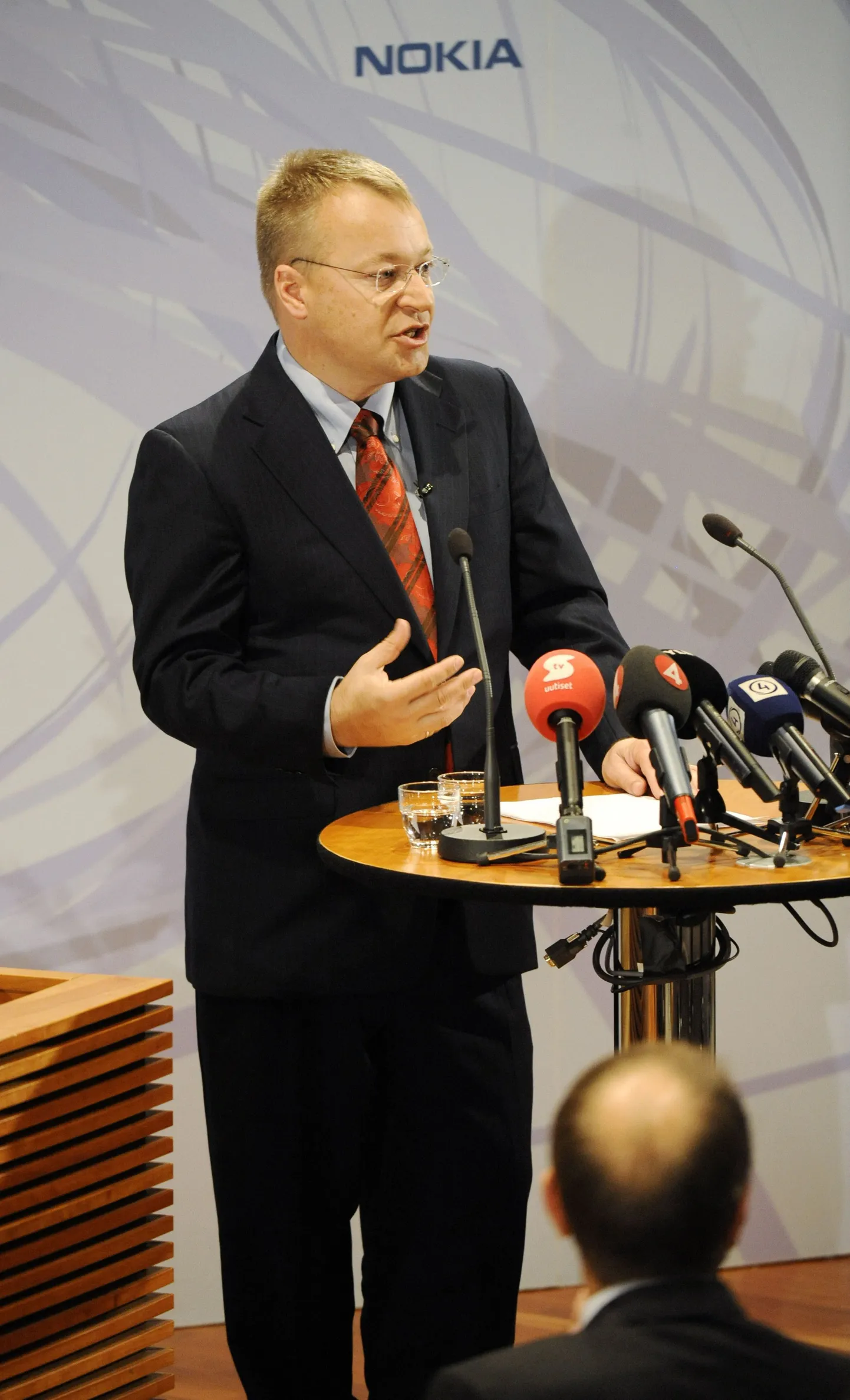 Stephen Elop 10. septembril Espoos aset leidnud pressikonverentsil.