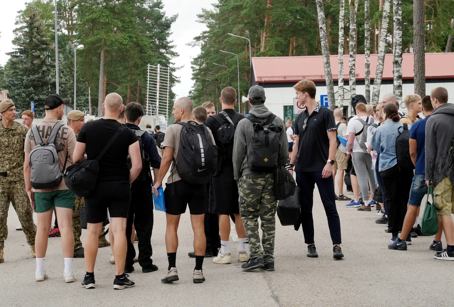 Militārajā bāzē "Ādaži" tiek sagaidīti valsts aizsardzības dienesta 2024. gada jūlija iesaukuma karavīri.