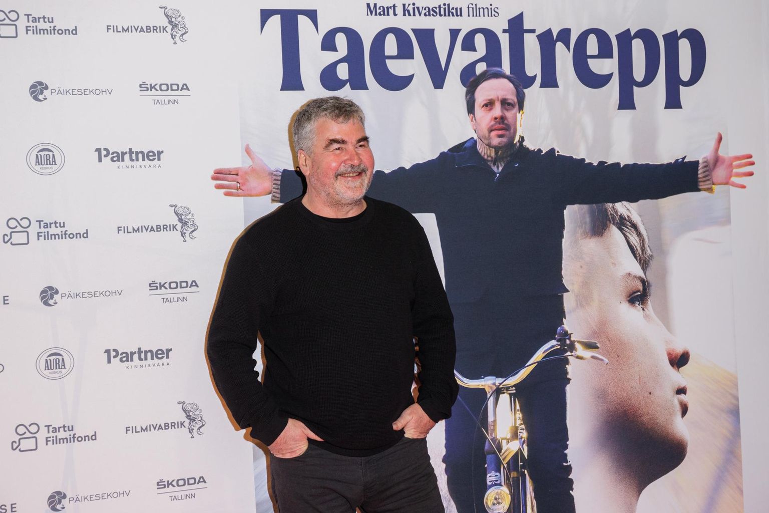 Kirjanik ja režissöör Mart Kivastik tegi oma romaanist «Taevatrepp» filmi. Foto esilinastuselt.