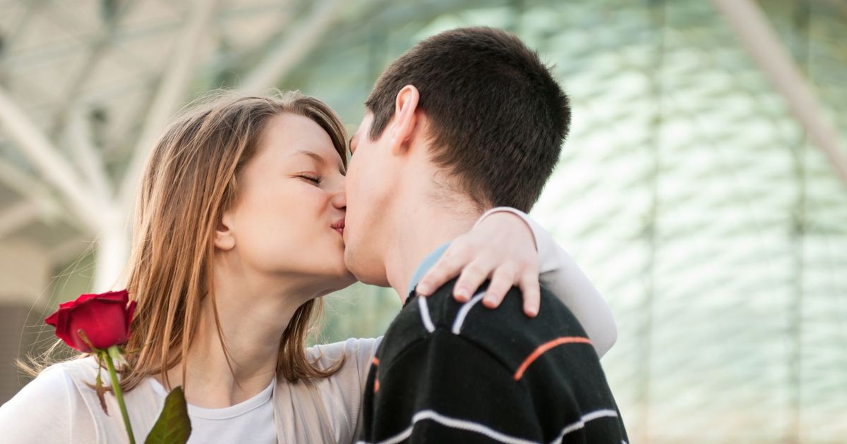 Как правильно целовать пизду девушке