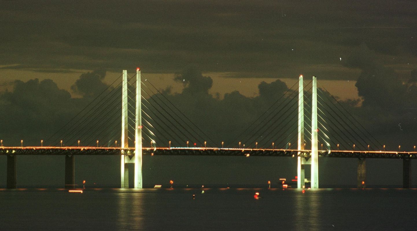 Rootsit ja Taanit ülendav sild Sundi väinas
