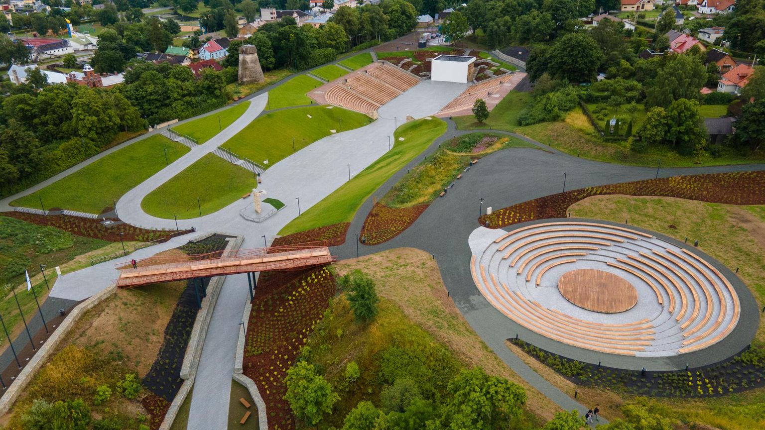 Rakvere Vallimäel valmis 2020. aasta suvel ligi seitsmel hektaril laiuv unikaalne vabaõhukeskus.

 
