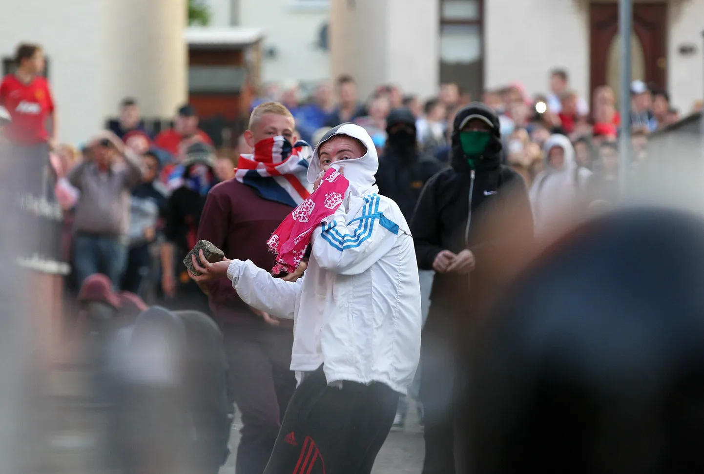 Belfastis toimuvad kokkupõrked protestantidest meeleavaldajate ja politsei vahel.