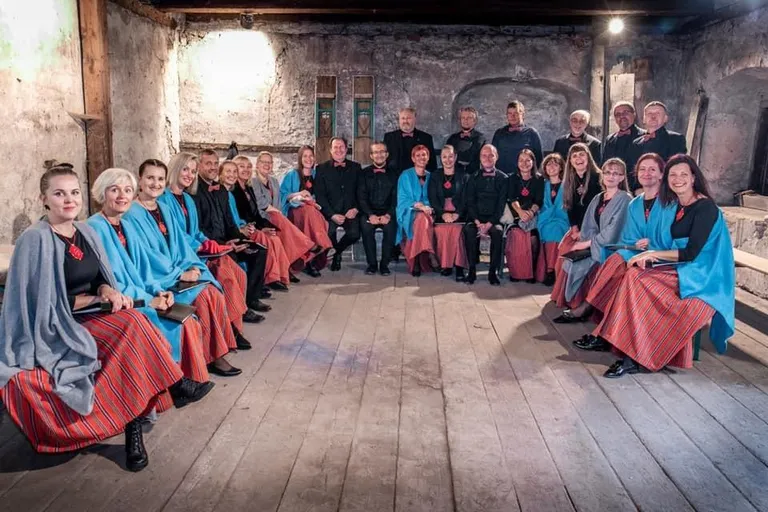 Pärnu kammerkooris laulab 43 inimest.