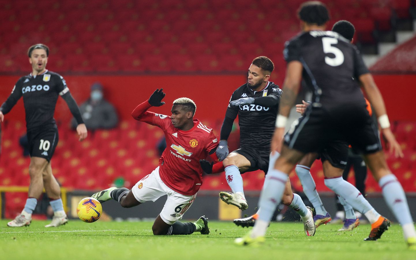 Paul Pogba (punases) teenis Manchester Unitedile penalti.