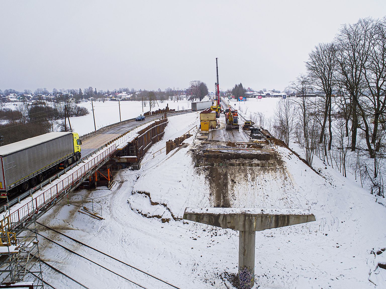 Uz Vidzemes šosejas Siguldā pārbūvē dzelzceļa pārvadu