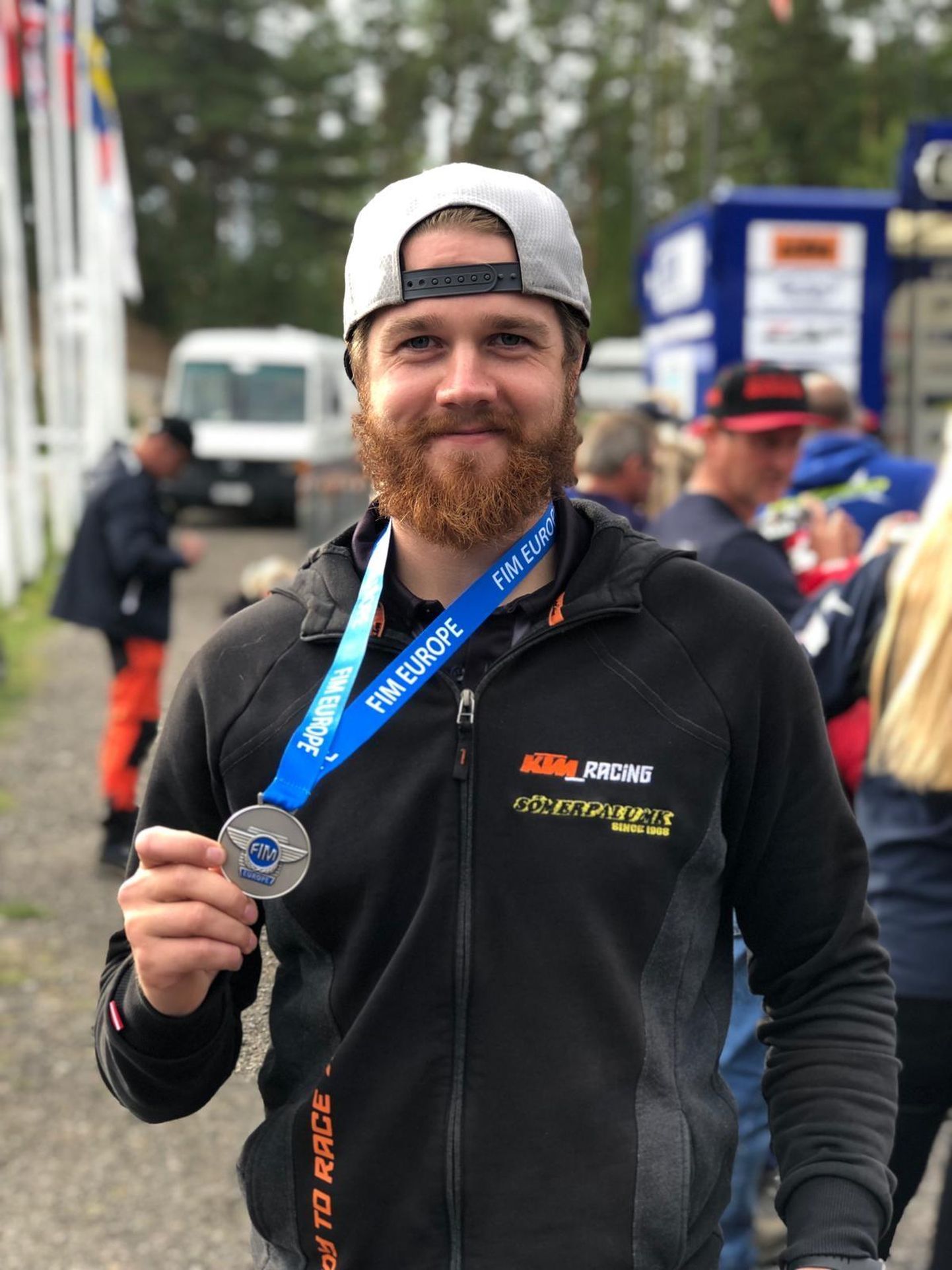 Abjast pärit motomees Elary Talu sai Euroopa enduuromeistrivõistlustel kaela hõbemedali.
